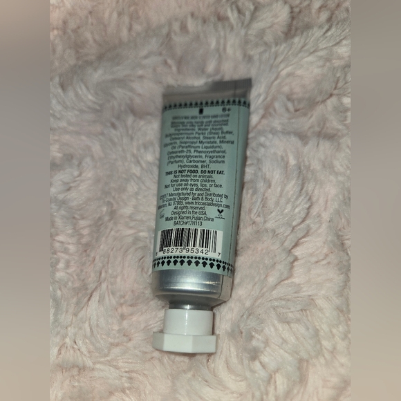 “Bath & Body Work’s” Vanilla Macaron Scented Hand Lotion 1.3fl oz’s Travel Size - Picture 6 of 9